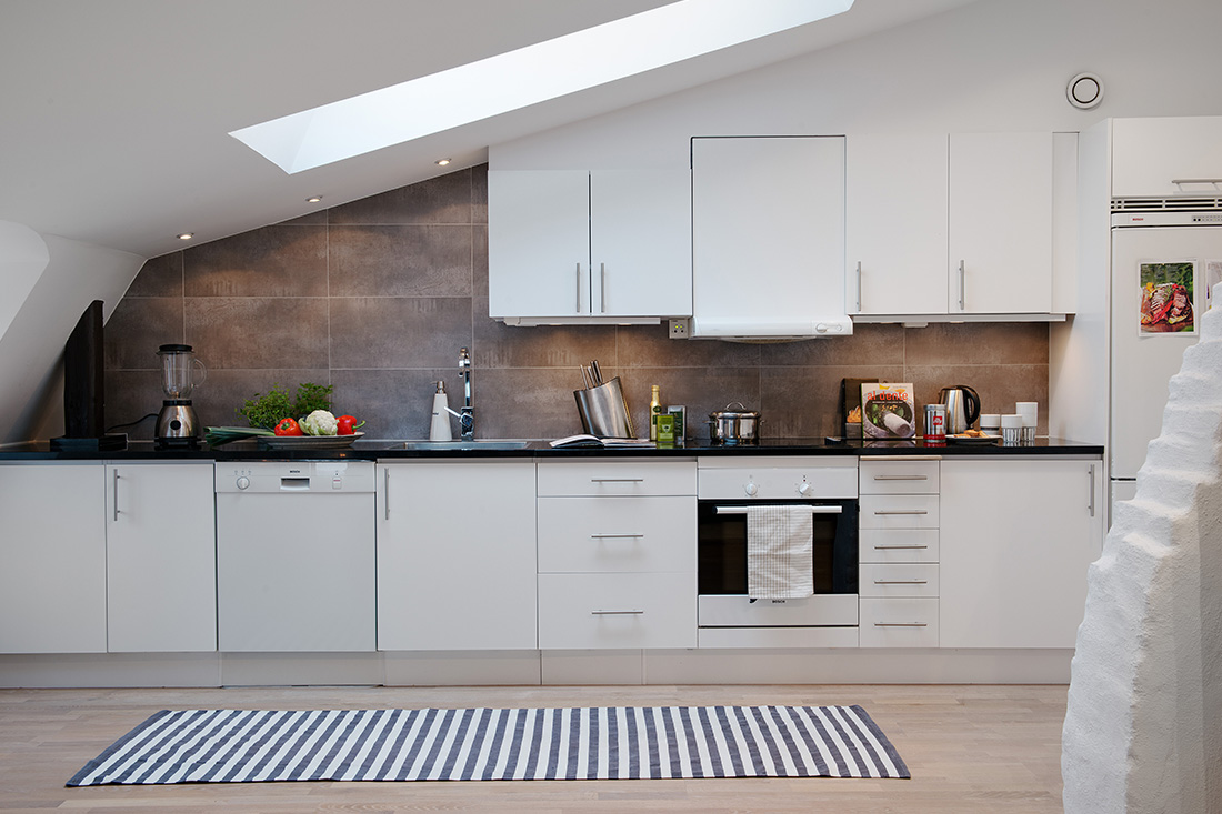 Cucine moderne con finestra sul lavello : cucine piccole in ...