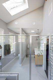 Un bagno diviso in due