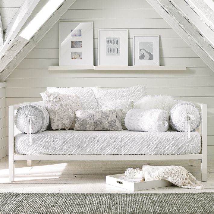 daybed-fluffy