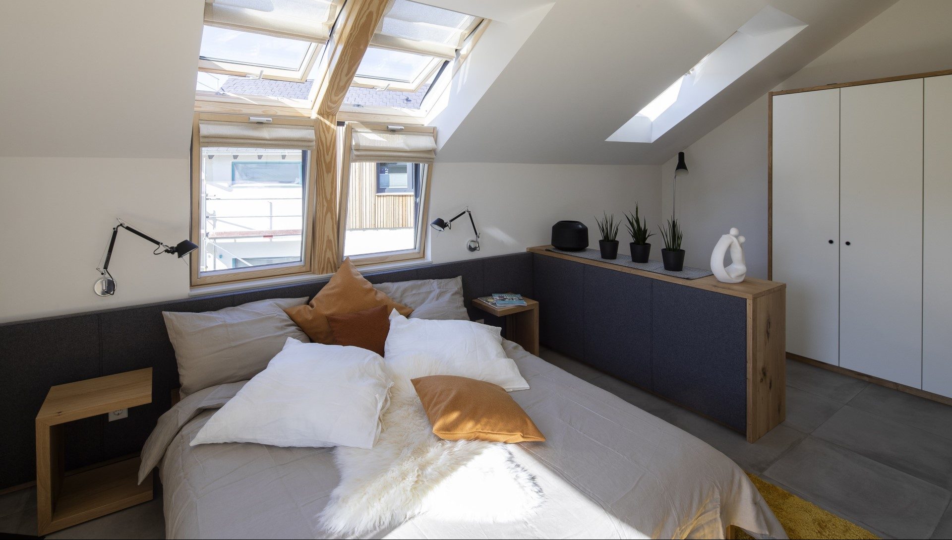 camera da letto con finestre