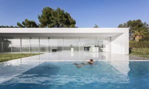 esterno con piscina