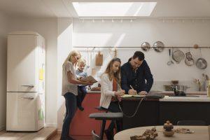 famiglia in cucina