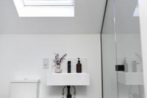 luce dall’alto in bagno