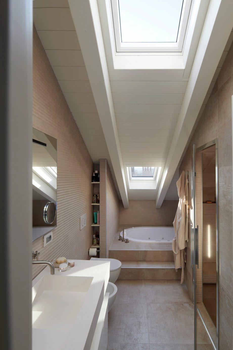 bagno con doppia finestra