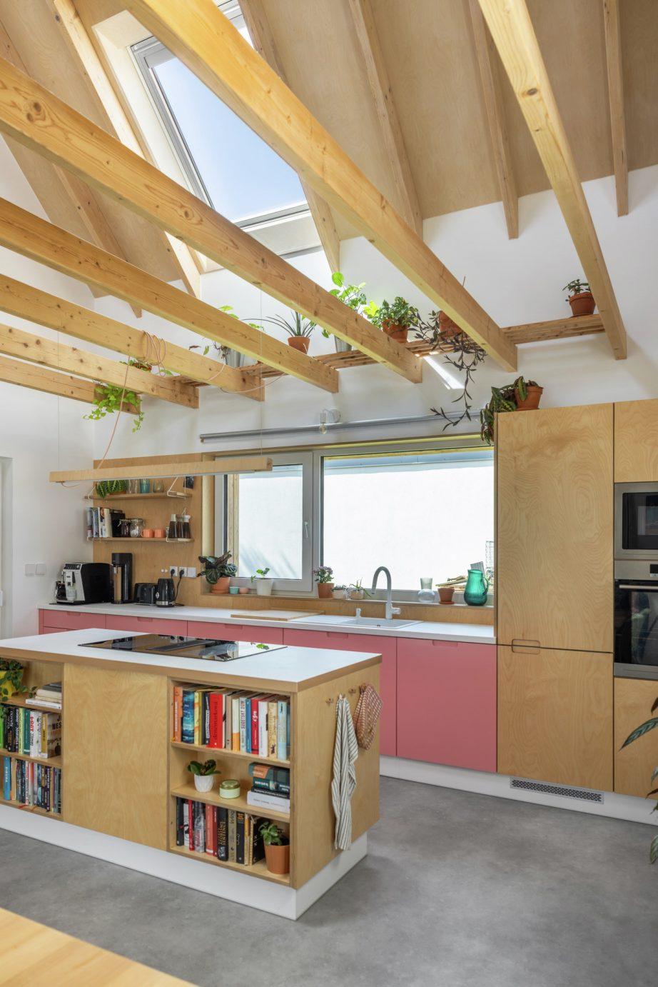 cucina con pavimento in cemento